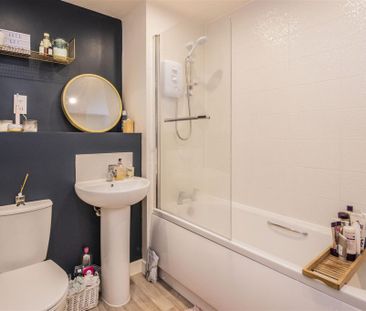 1 bed Flat To Let - Photo 3