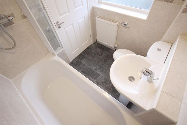 3 Bedroom House - Mid Terrace To Let - Photo 1