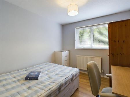 4 bedroom terraced house to rent - Photo 5