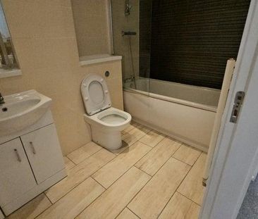 3 bedroom end of terrace house to rent - Photo 5