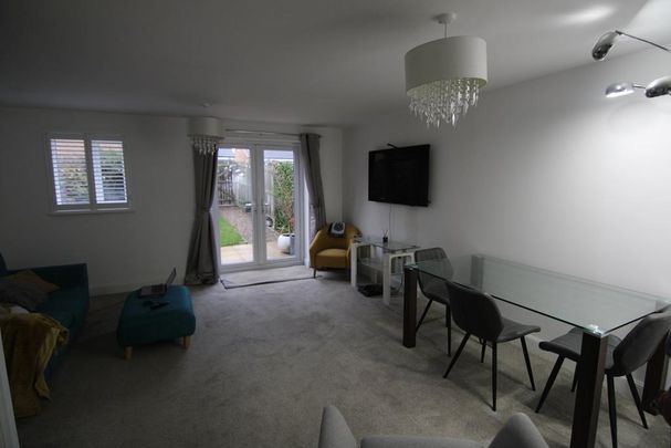 3 bedroom semi-detached house to rent - Photo 1