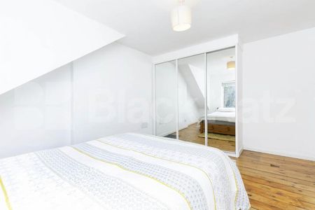 Top floor 1 bedroom with exposed brick and private roof terrace - Photo 4