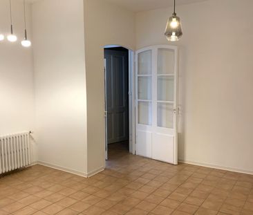 Maison atypique avec accès au lac et place d'amarrage - Photo 3
