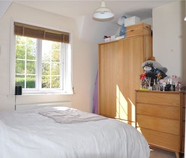 Semi detached cottage in a rural location to the south of Newbury, ... - Photo 3