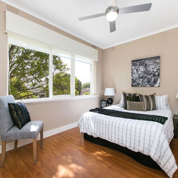 Modern first floor two bedroom apartment in great location! - Photo 1