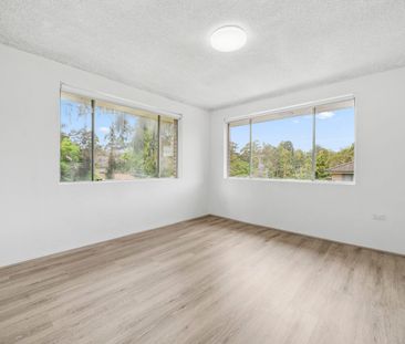 BRIGHT TOP FLOOR FULLY RENOVATED UNIT - Photo 2