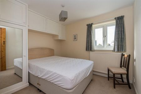 2 bedroom end of terrace house to rent - Photo 4