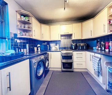 3 bedroom end of terrace house to rent - Photo 1