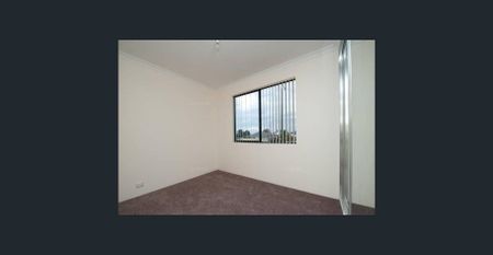 Quiet Two Storey Townhouse Retreat - Photo 2