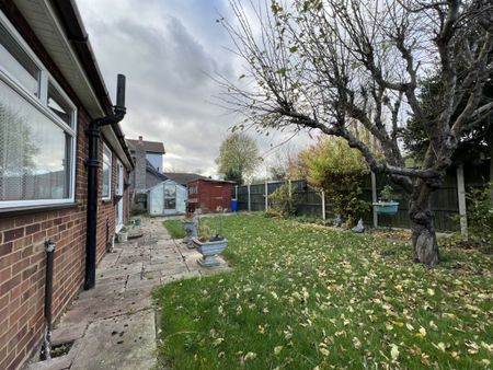 Sundon Road, Dunstable, Bedfordshire - Photo 2