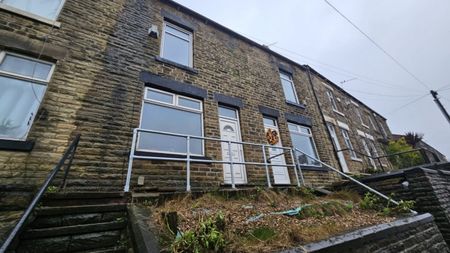 3 bed Terraced - To Let - Photo 4