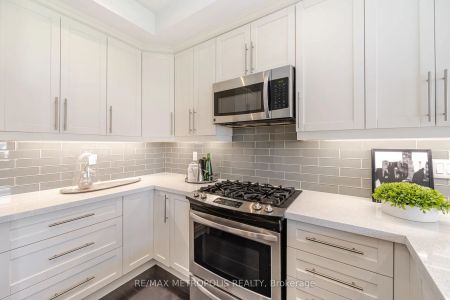 Condo Townhouse For Lease | W9246201 - Photo 2