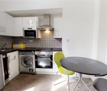 3 bedroom flat to rent - Photo 3