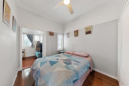 Stunning 3-Bedroom Home with Low Maintenance Garden Take the 3D Virtual Tour - Photo 2