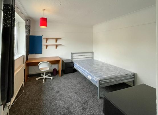 5 bedroom property to rent - Photo 1