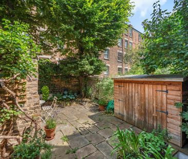 SHORT LET - An exceptional two bedroom house in the heart of Islington, offering charm and character - Photo 3
