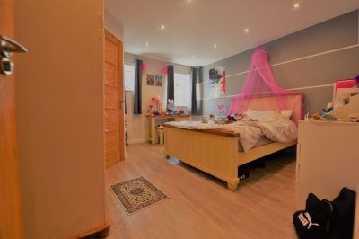 3 bedroom House in Howden Place, Leeds - Photo 1