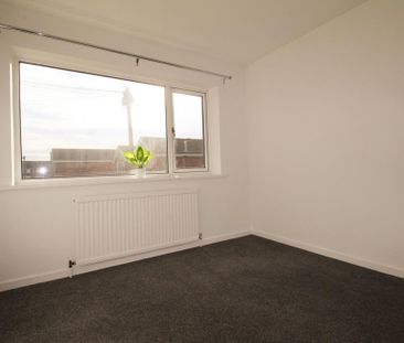 2 bedroom end of terrace house to rent - Photo 3