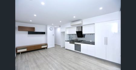 Modern two bedroom apartment in the heart of Waterloo - Photo 3