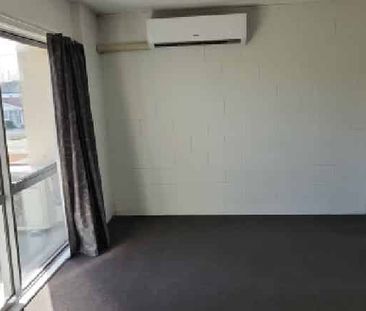 One bedroom unit close to City Centre - Photo 3