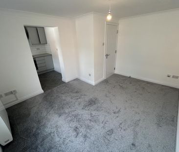 Spinners End Drive, Cradley Heath, West Midlands - Photo 6