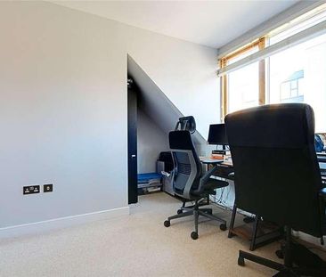 Ebony Crescent, Barnet, EN4 - Photo 2