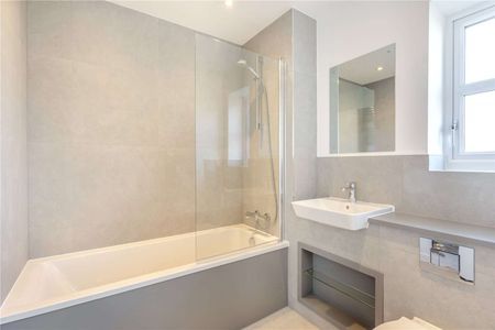 Contemporary family home in desirable village location - Photo 3