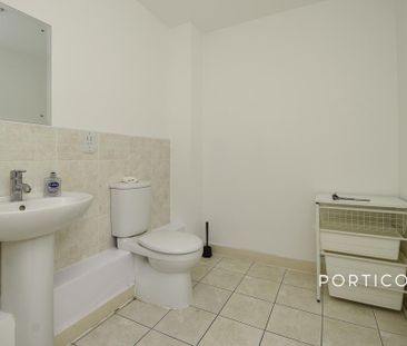3 bedroom flat to rent - Photo 3