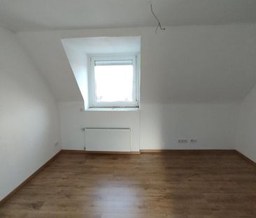 Wohnung Dachgeschoss *** hell und komplett alles neu saniert *** - Foto 2