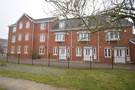 3 bedroom Town House - Epsom Close, Stevenage - Photo 2