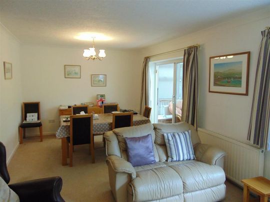 4 bedroom detached house to rent - Photo 1