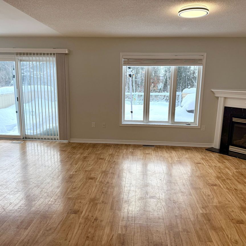 For Lease - 24 Sun King Crescent Unit# Main Floor, Barrie, Ontario - Photo 1