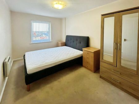 2 bedroom Flat To Let - Photo 3