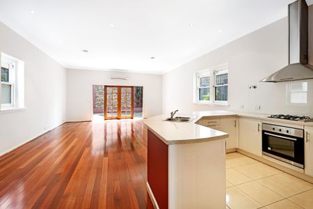 5 Mulgrave Street, Elsternwick VIC 3185 - House For Rent | Domain - Photo 3