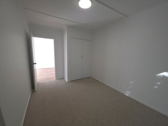 Freshly painted one bedroom apartment! - Photo 1