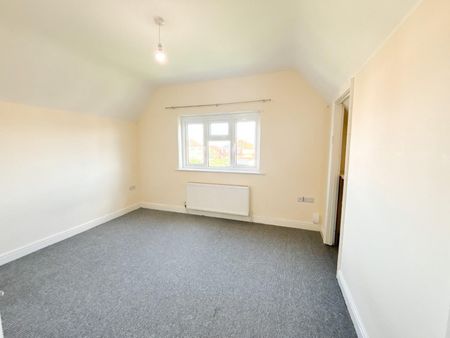 3 bedroom House To Let Total Size: 915 SQ FT - Photo 4