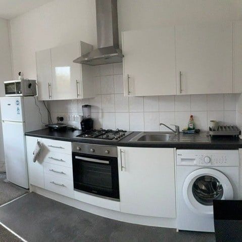 Room in a Shared House, Barrington Road, N8 - Photo 1