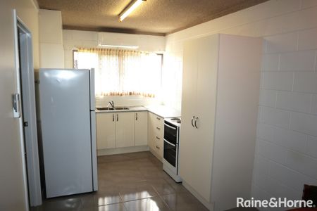 UPDATED AND FULLY FURNISHED TOWNHOUSE IN HERMIT PARK - Photo 5