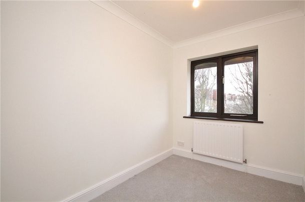 Woodstock Avenue, Ealing - Photo 1