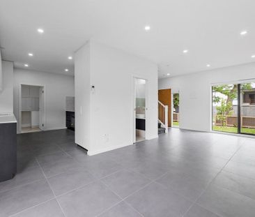 A SPACIOUS FAMILY RETREAT – TOWNHOUSE LIVING AT ITS BEST - Photo 5