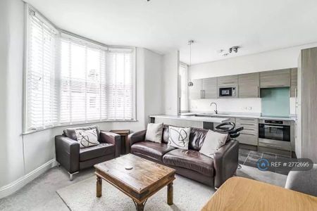 2 bedroom flat to rent - Photo 2