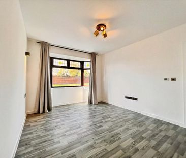 Rookery View, Grays, RM17 - Photo 1