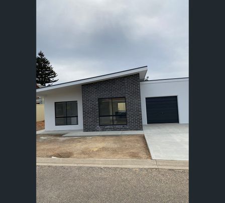 2/11 View Street, Murray Bridge, SA 5253 - Photo 1