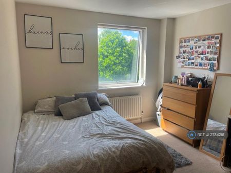 3 bedroom flat to rent - Photo 5