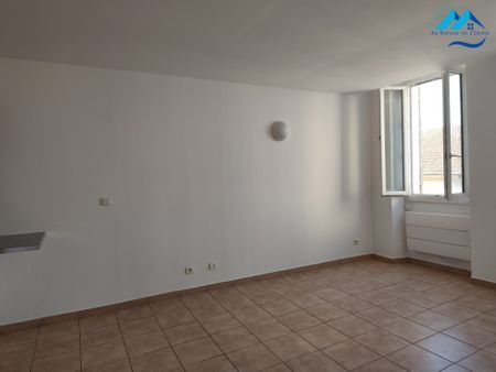 Location Appartement 2 pièces 34m² MARSEILLE 3ème - Photo 3