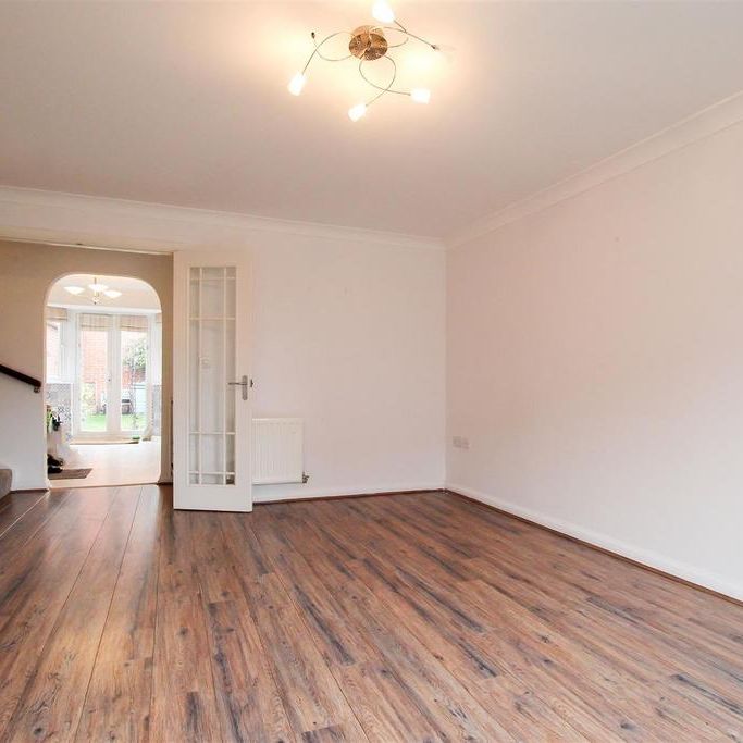 4 bedroom semi-detached house to rent - Photo 1