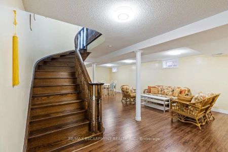 Detached Home For Lease | W9251835 - Photo 5