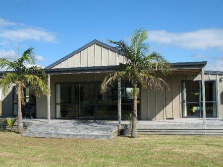 Castleview Rd - Attractive Holiday Rental - Photo 3