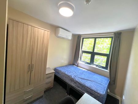 7 Bed Flat, Stokes Croft, BS1 - Photo 3