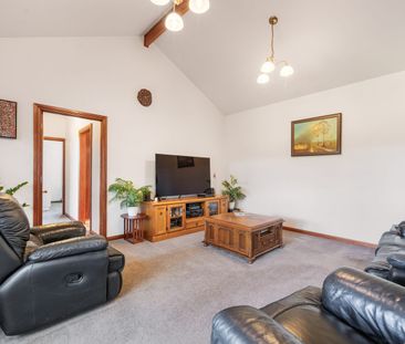 SPACIOUS 3 BEDROOM HOME - Photo 1